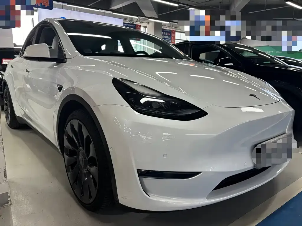Tesla Model Y — фото 8