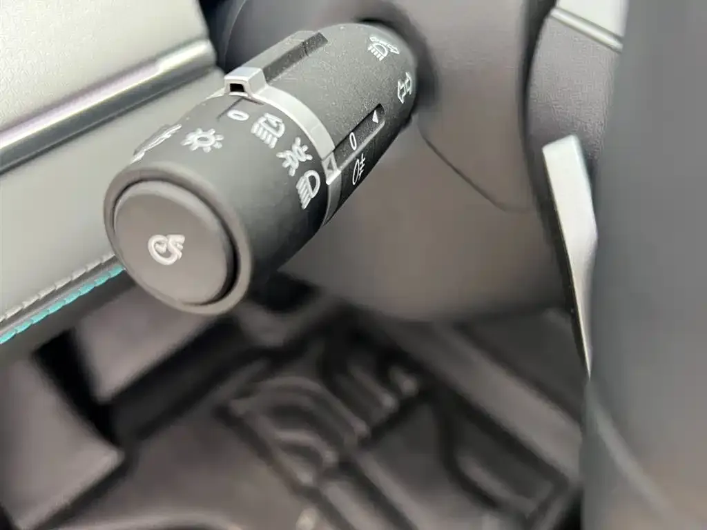 BYD L DM-i — фото 2