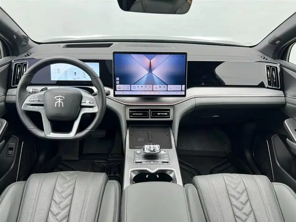 BYD L DM-i — фото 9