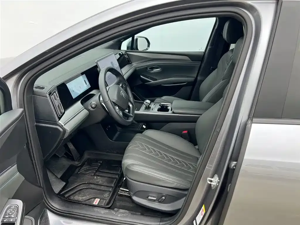 BYD L DM-i — фото 7