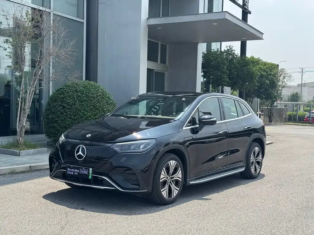Mercedes-Benz EQE SUV — фото 1
