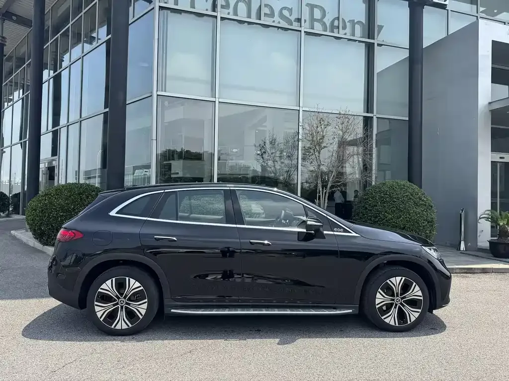 Mercedes-Benz EQE SUV — фото 10