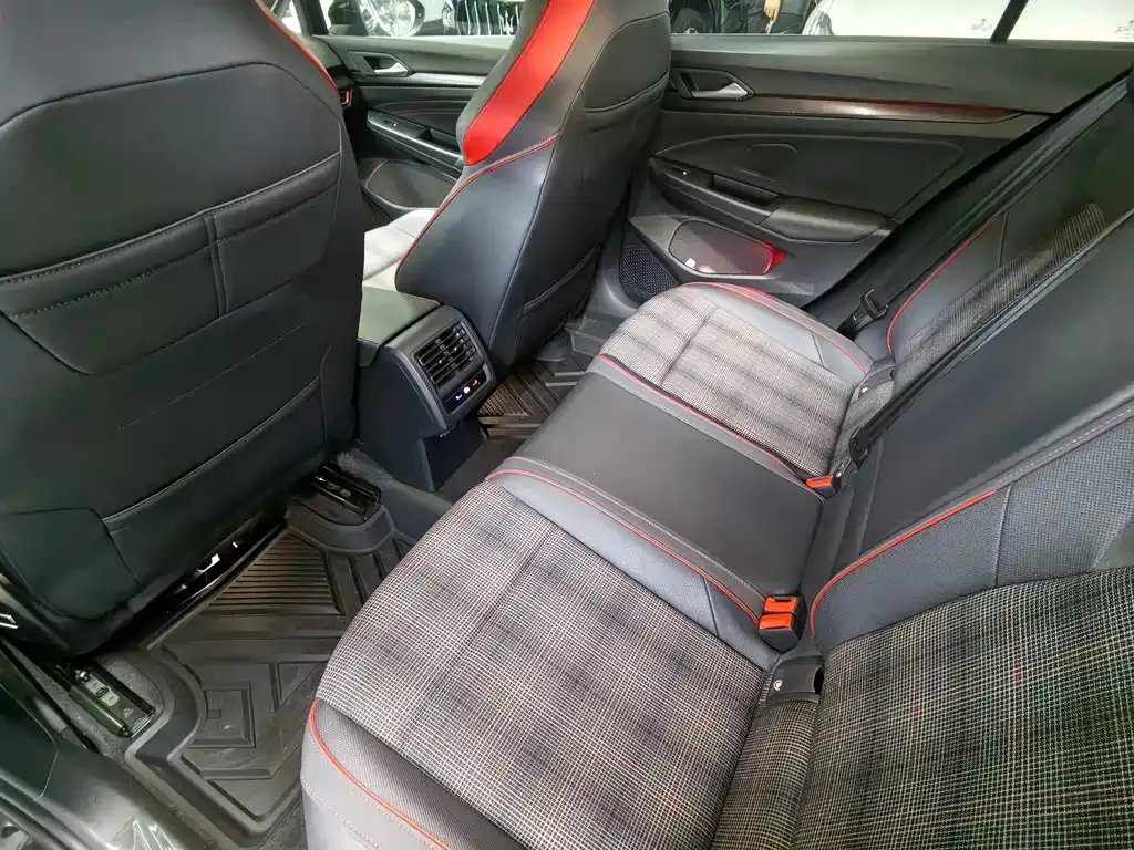 Volkswagen Golf GTI 2022 из CN, фото 3