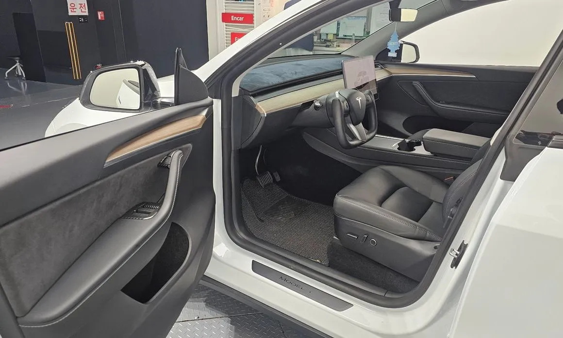 Tesla Model Y 2023 из KR, фото 7