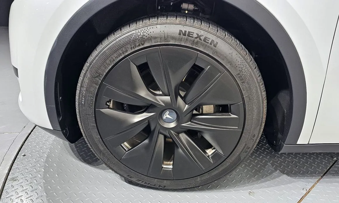 Tesla Model Y 2023 из KR, фото 5