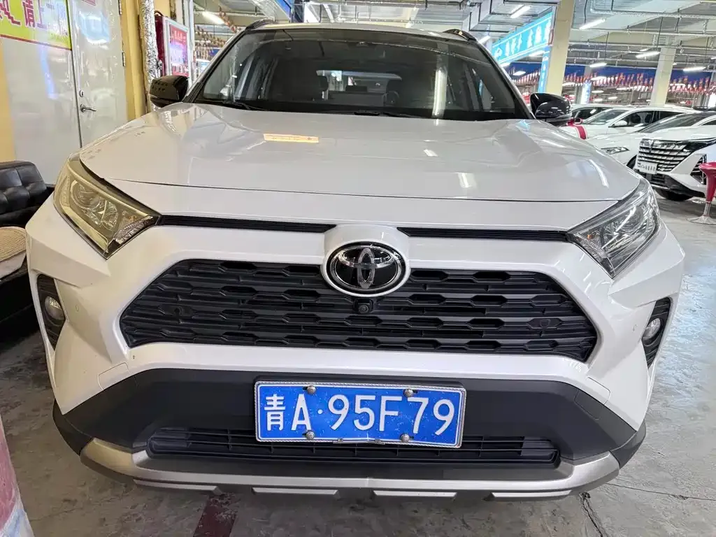 Toyota RAV4 — фото 9