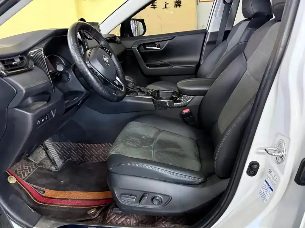 Toyota RAV4 — фото 5