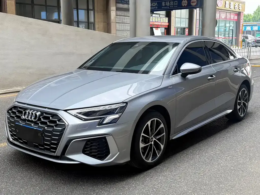 Audi A3 — фото 1