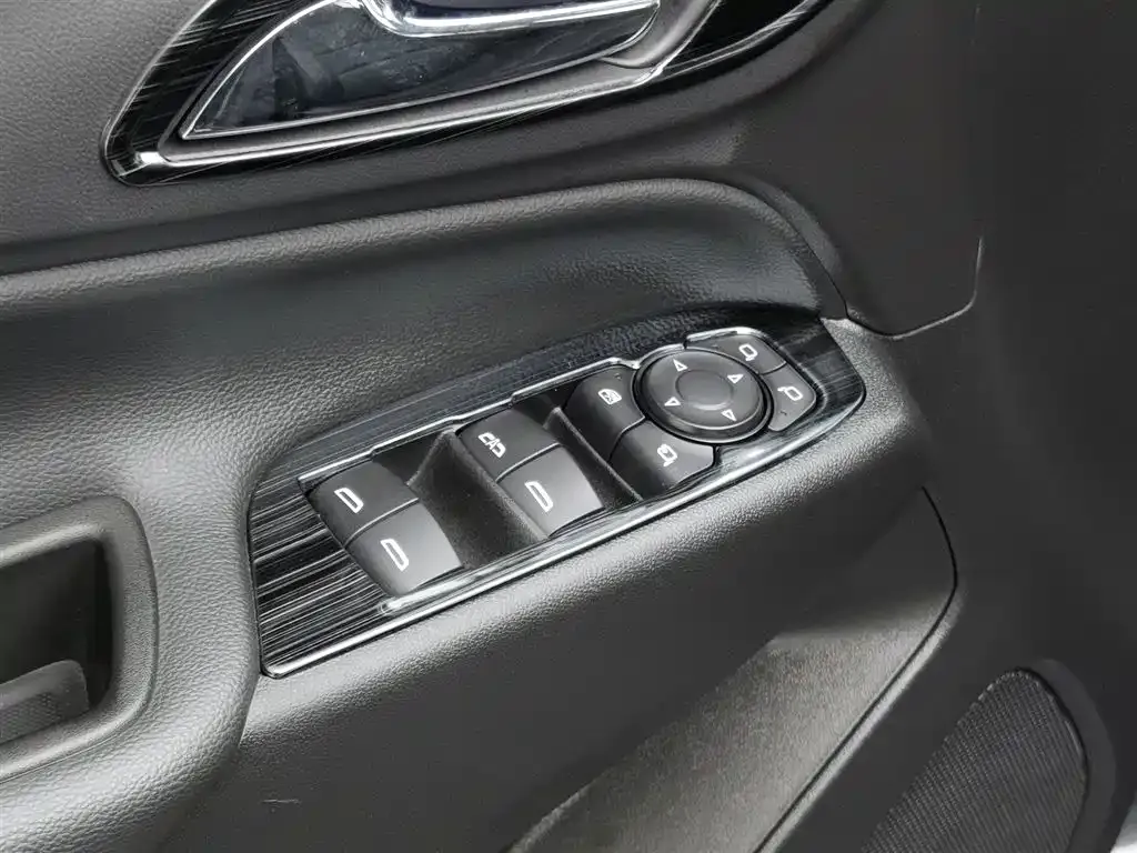 Chevrolet Equinox 2023 из CN, фото 7