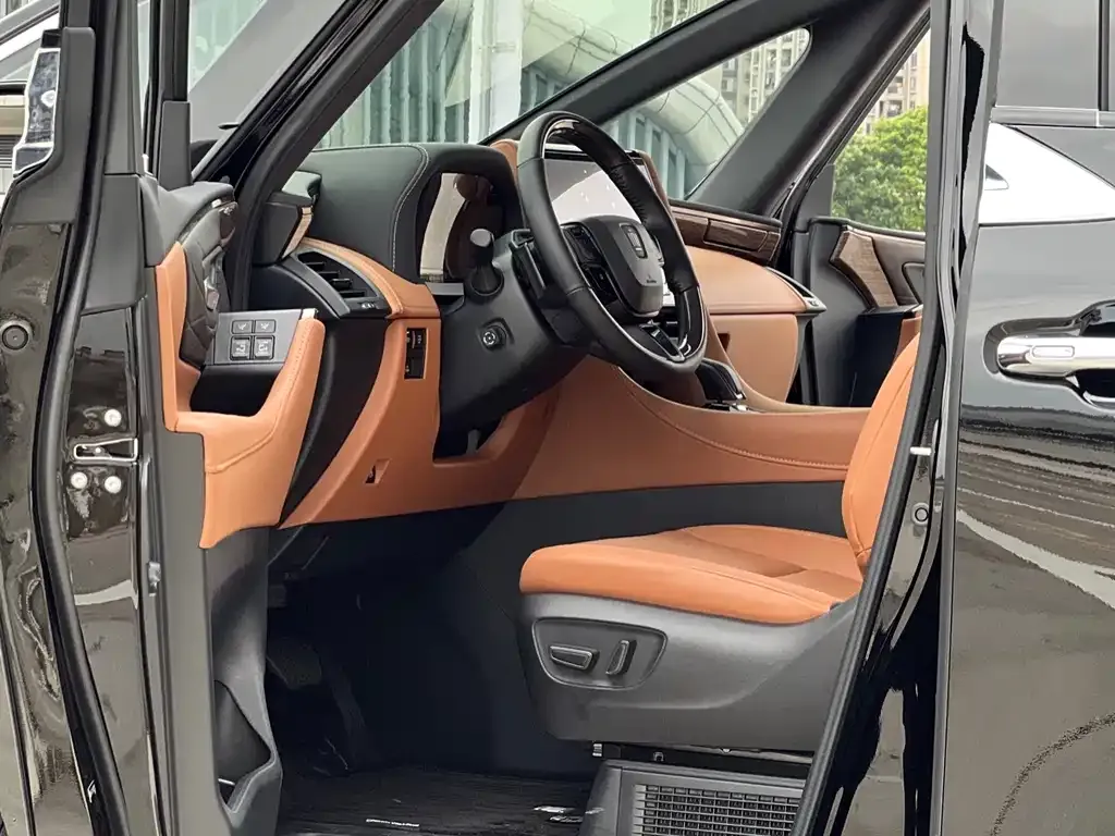 Toyota Vellfire — фото 2