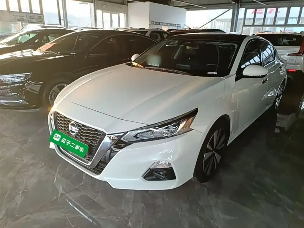 Nissan Teana — фото 1