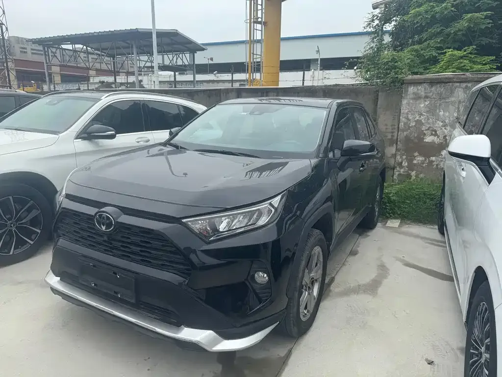 Toyota RAV4 — фото 8