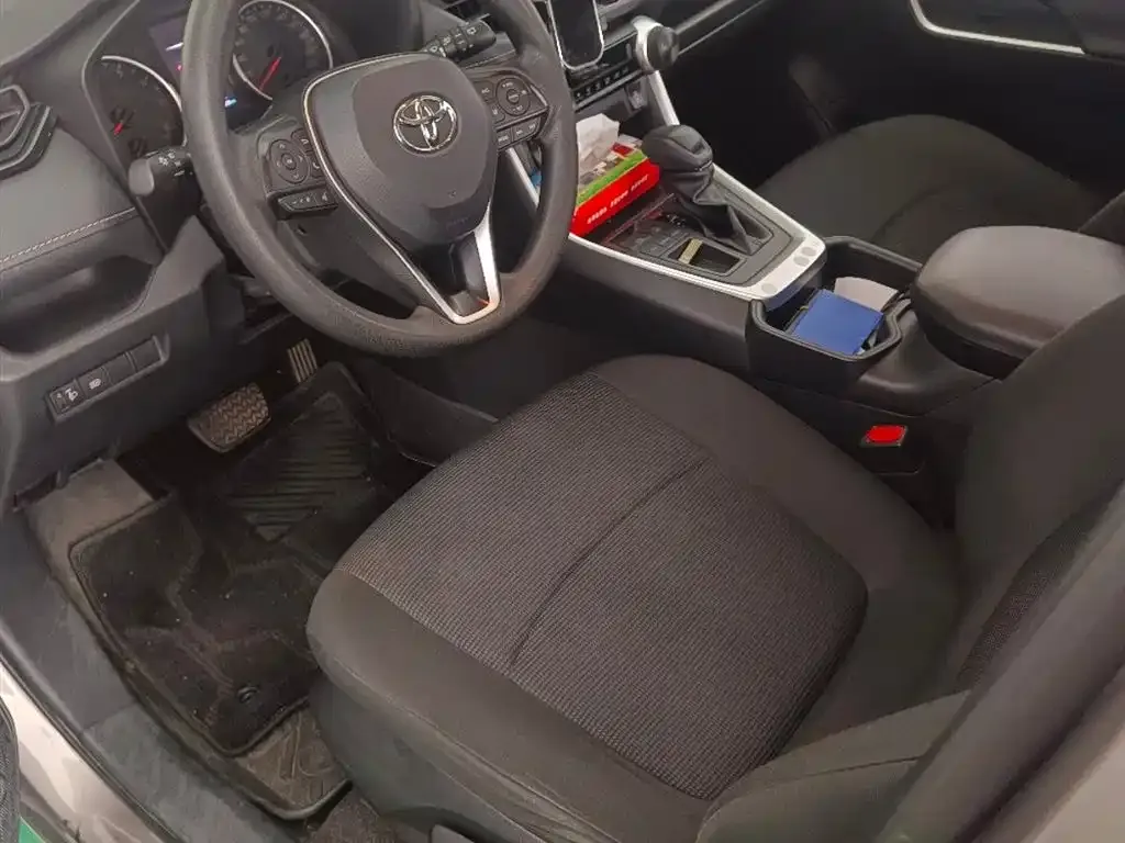 Toyota RAV4 — фото 3