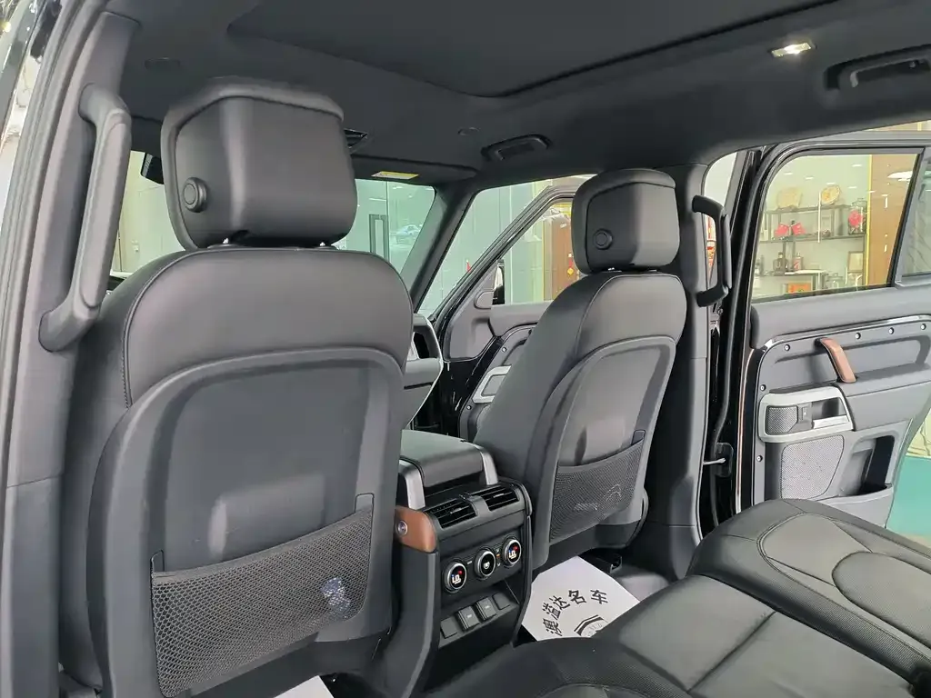 Land Rover Defender — фото 10