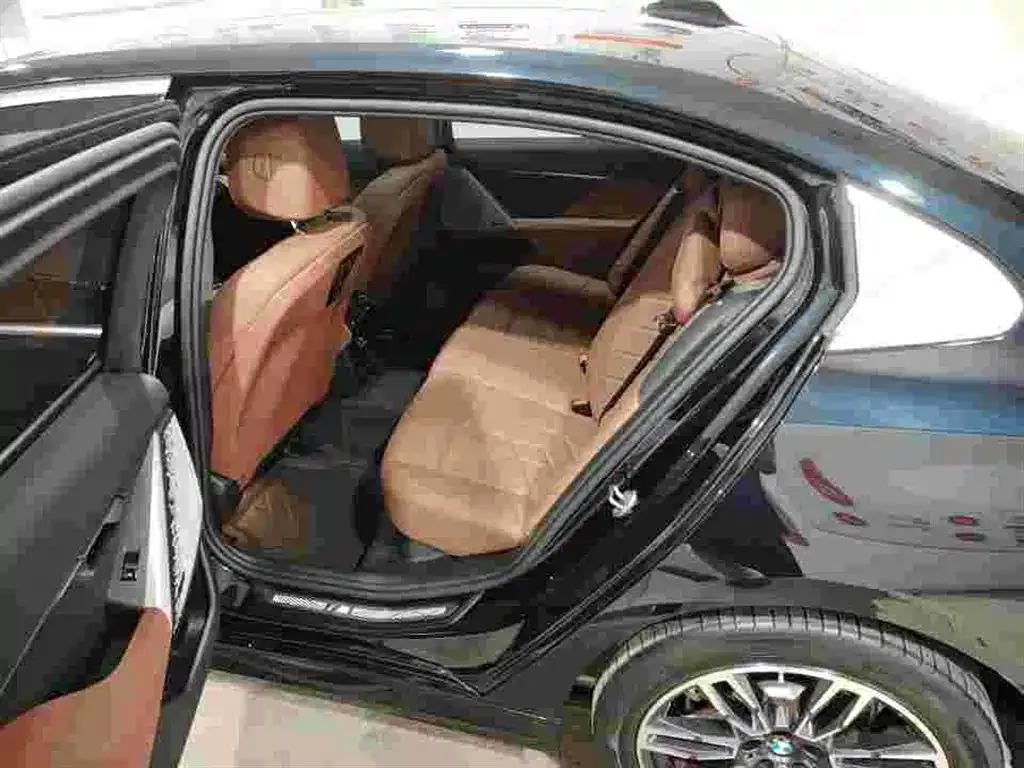 BMW 5 Series — фото 5