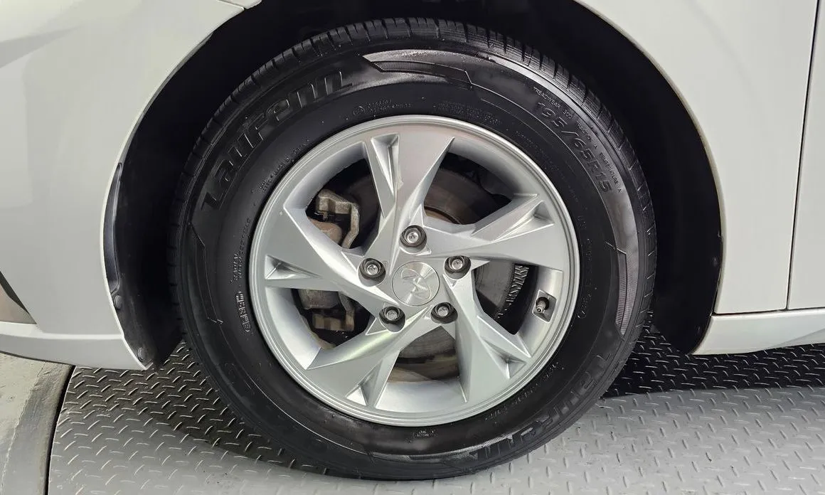 Hyundai AVANTE — фото 3