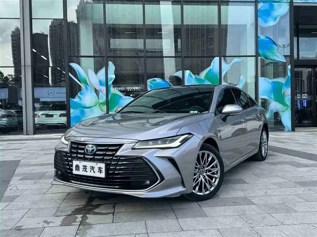 Toyota Avalon — фото 1