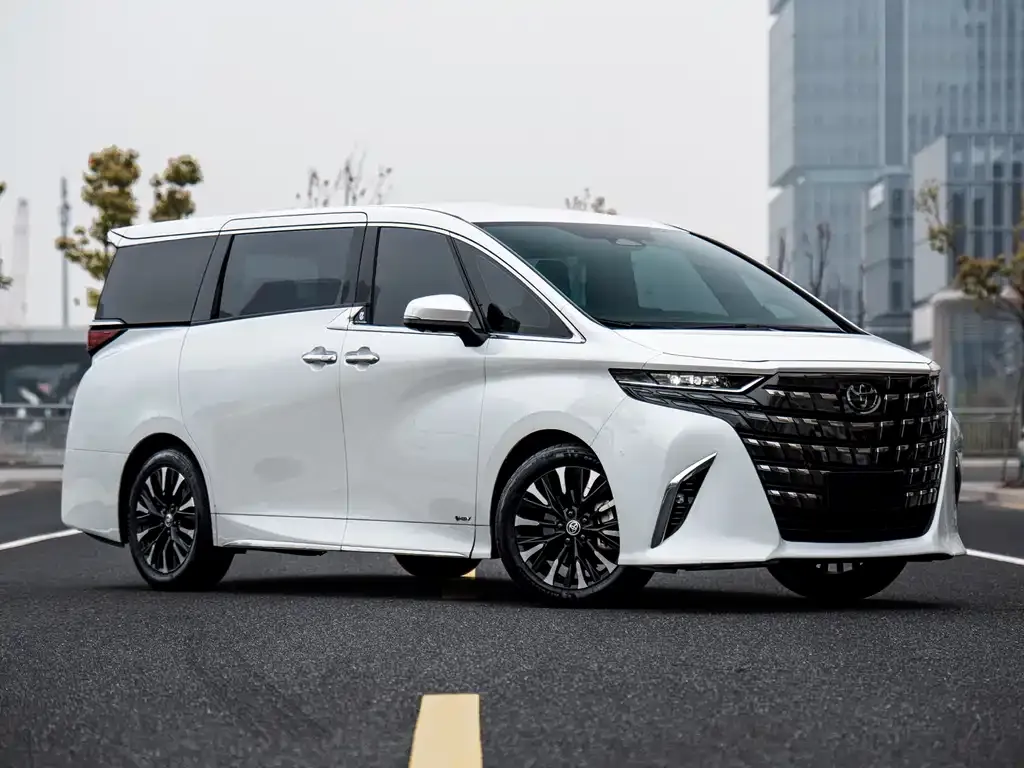 Toyota Alphard — фото 1