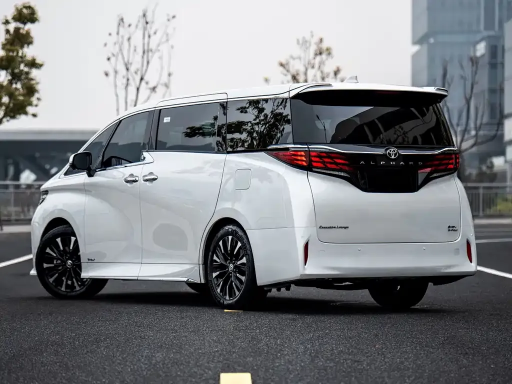 Toyota Alphard — фото 5