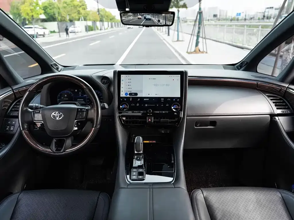 Toyota Alphard — фото 7