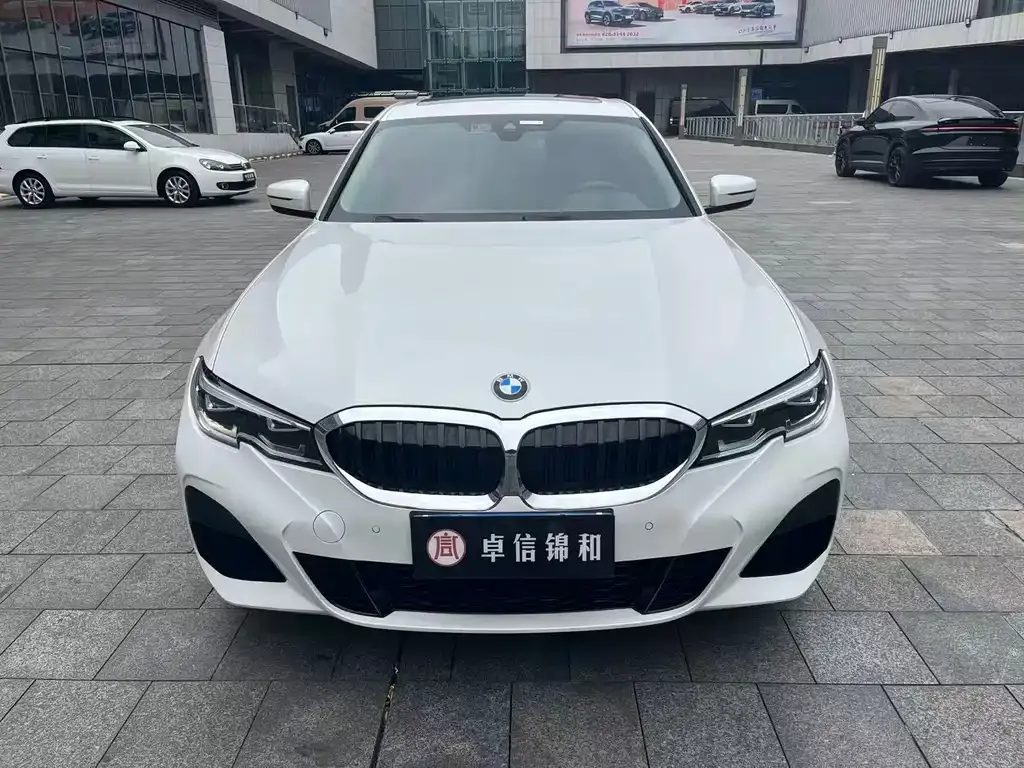 BMW 3 Series 2021 из CN, фото 1