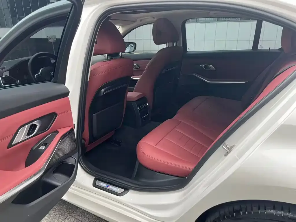 BMW 3 Series 2021 из CN, фото 2