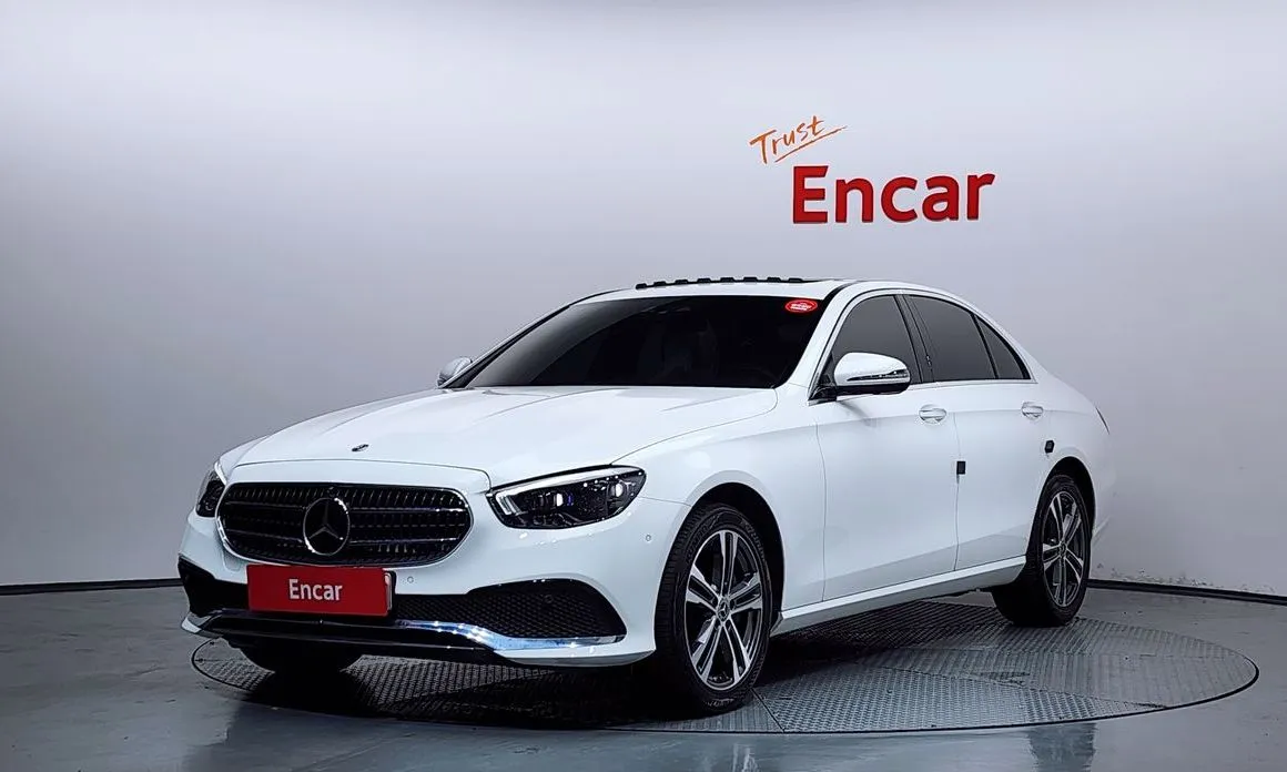 Mercedes-Benz E-Class — фото 1