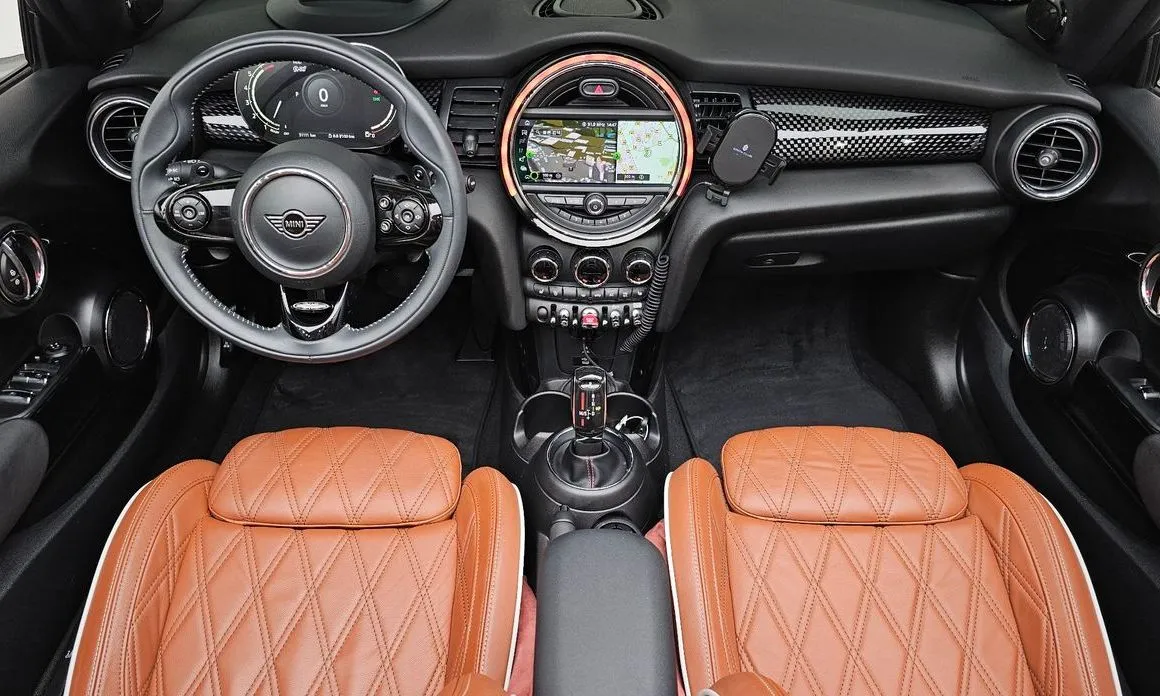 Mini Cooper Convertible 2021 из KR, фото 10