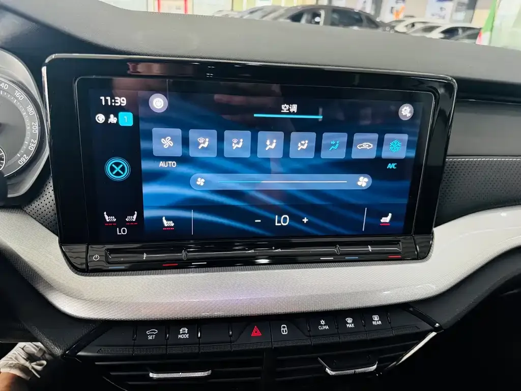 Skoda Octavia — фото 6