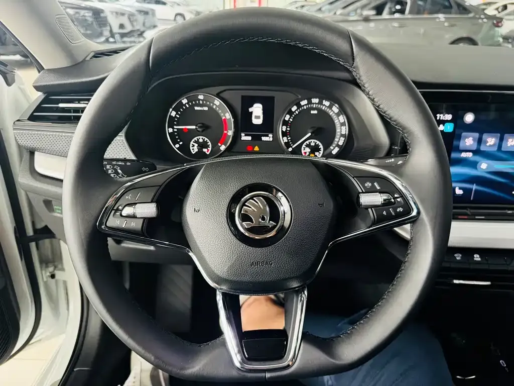 Skoda Octavia — фото 10