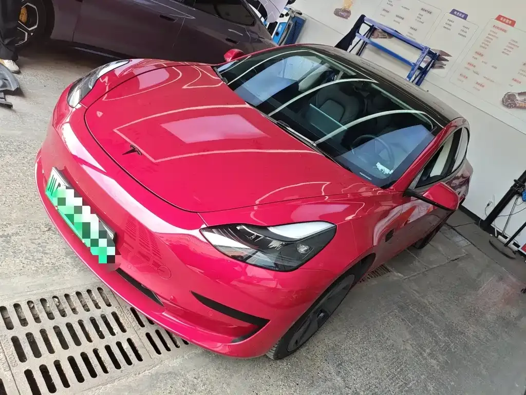 Tesla Model 3 — фото 1