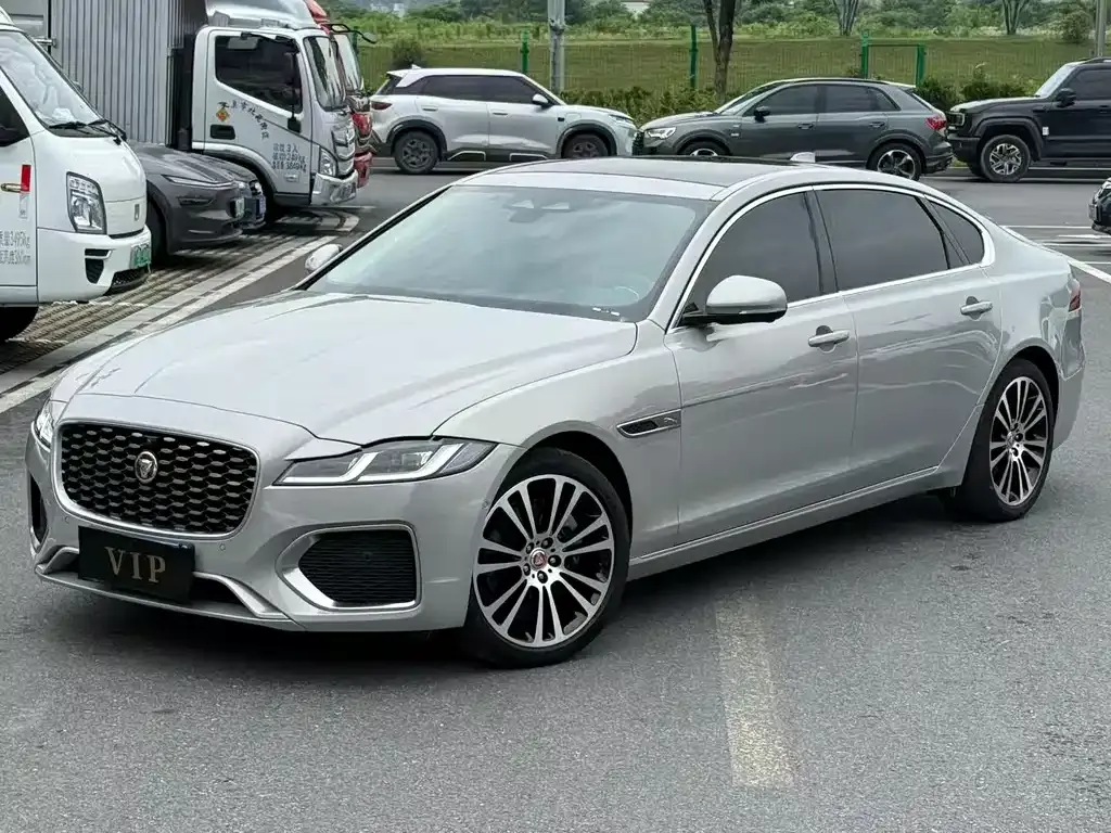 Jaguar XFL — фото 1