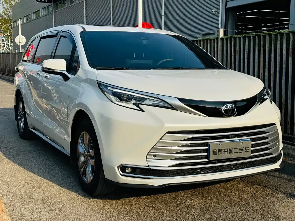 Toyota Sienna — фото 9