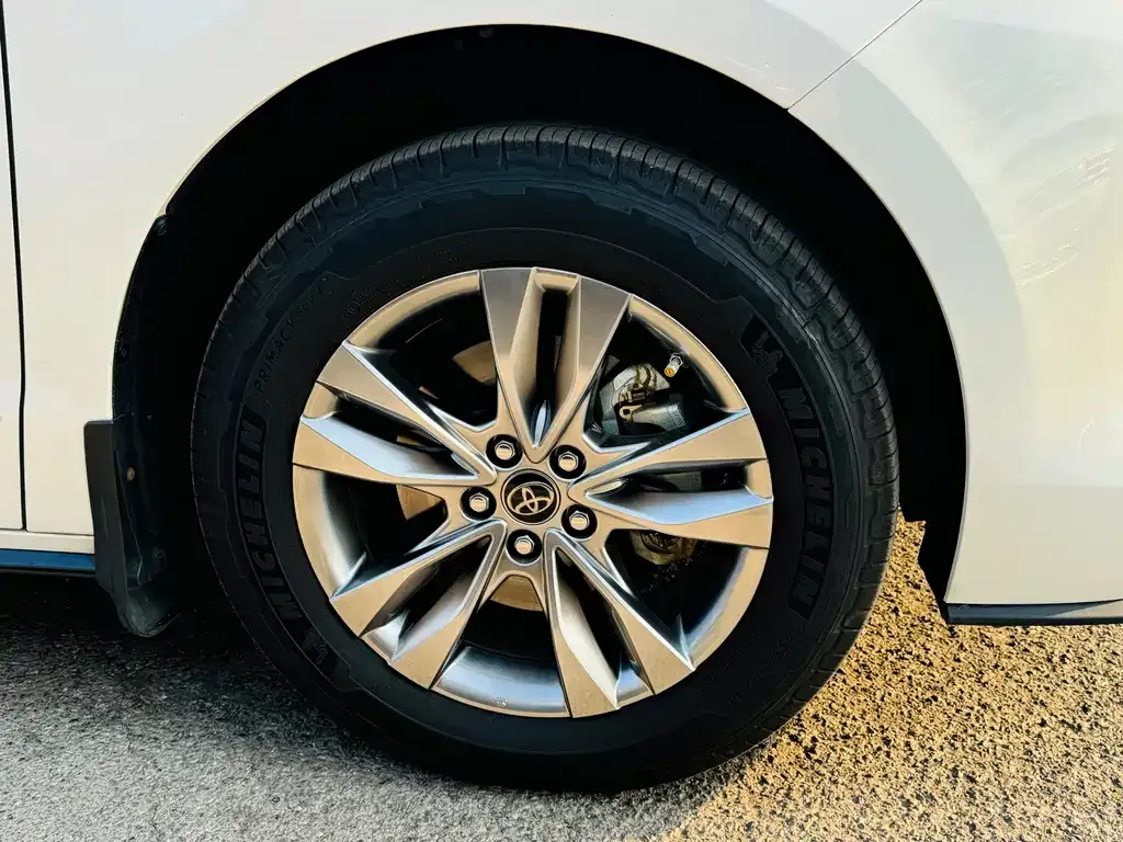Toyota Sienna — фото 8