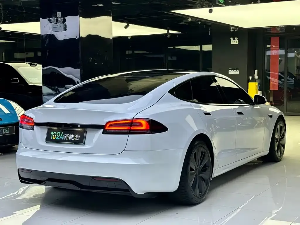 Tesla Model S — фото 6