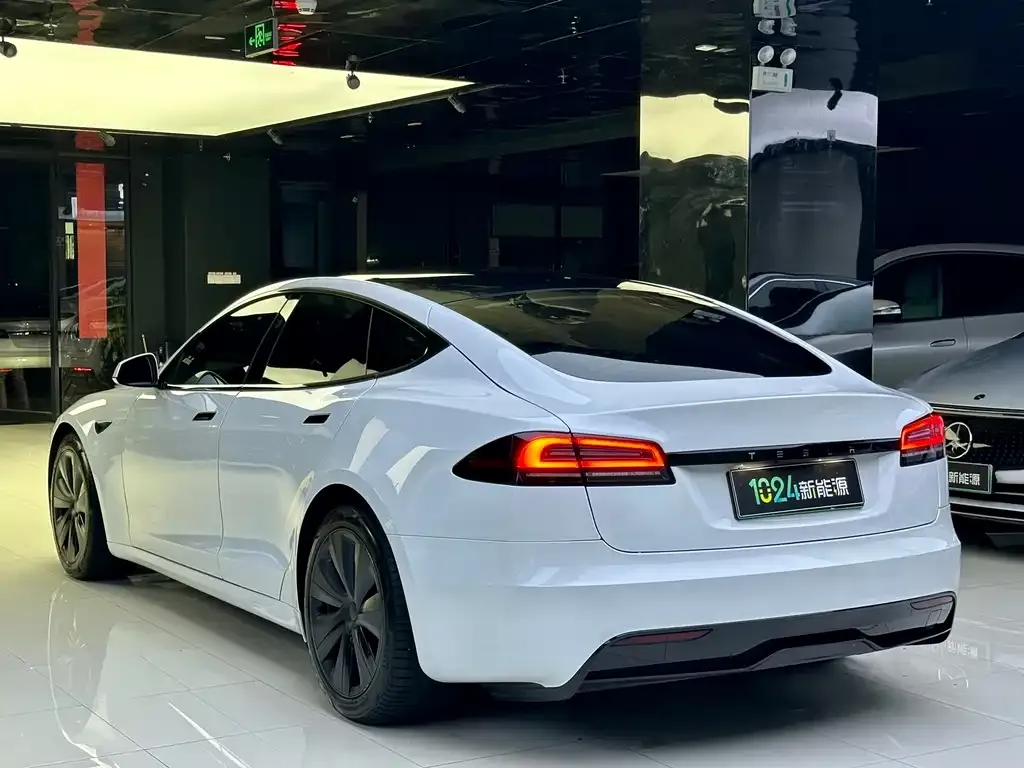 Tesla Model S — фото 10