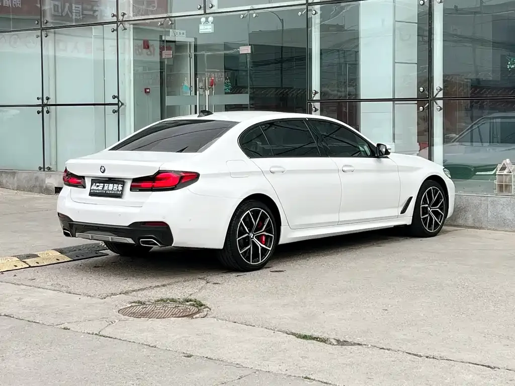 BMW 5 Series — фото 5