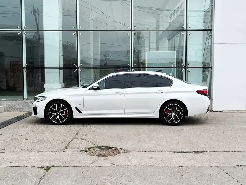 BMW 5 Series — фото 10