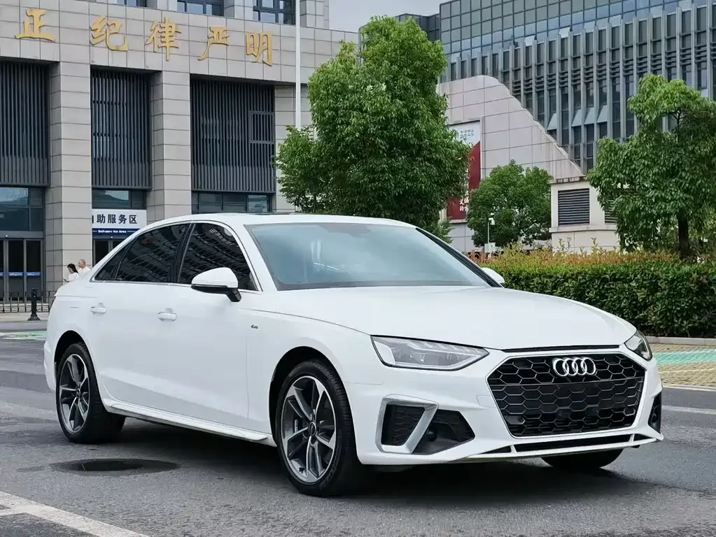 Audi A4L — фото 5