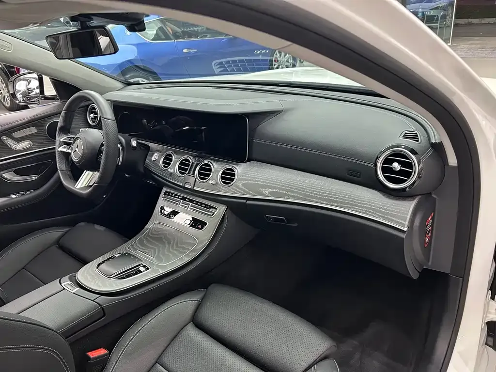 Mercedes-Benz E-Class — фото 7