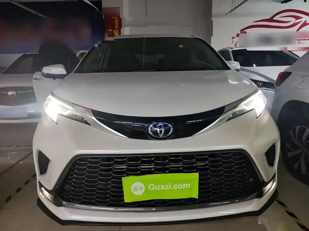 Toyota Granvia 2023 из CN, фото 2