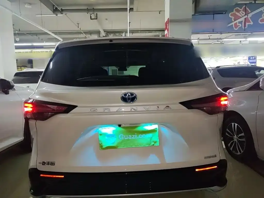 Toyota Granvia 2023 из CN, фото 8