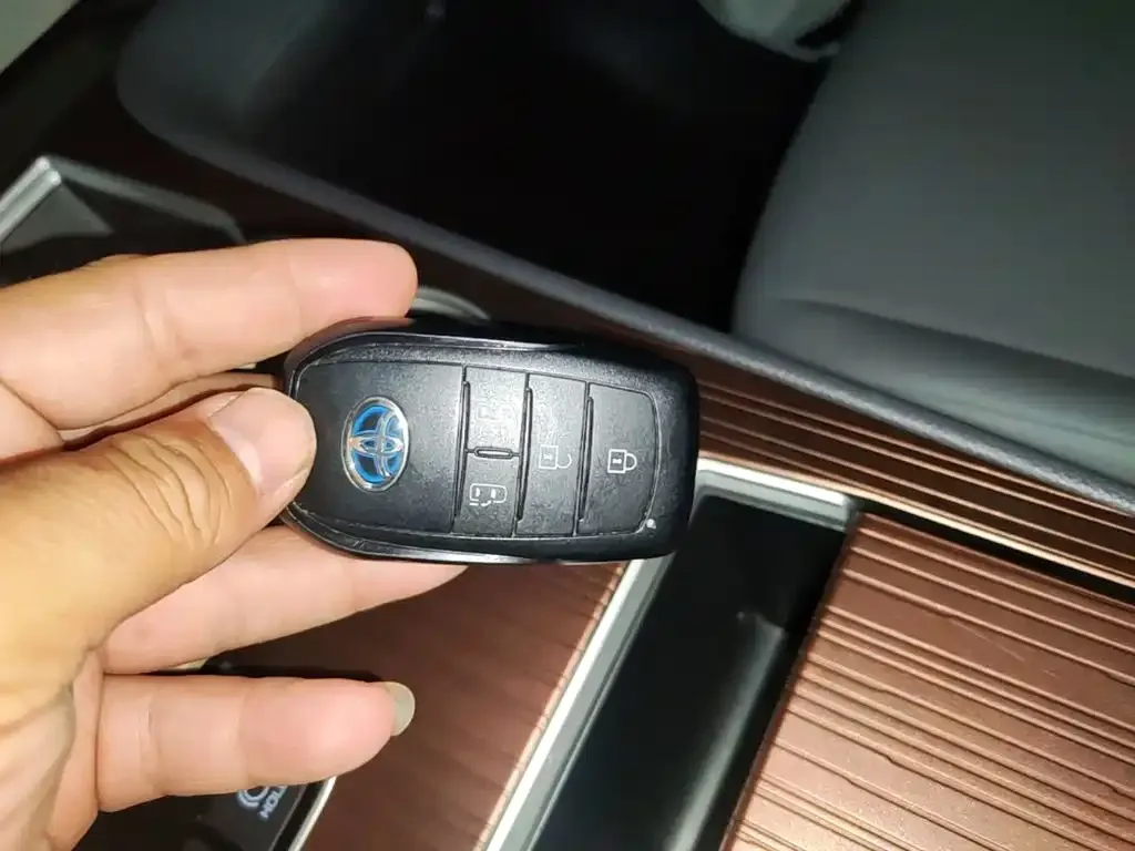 Toyota Granvia 2023 из CN, фото 4
