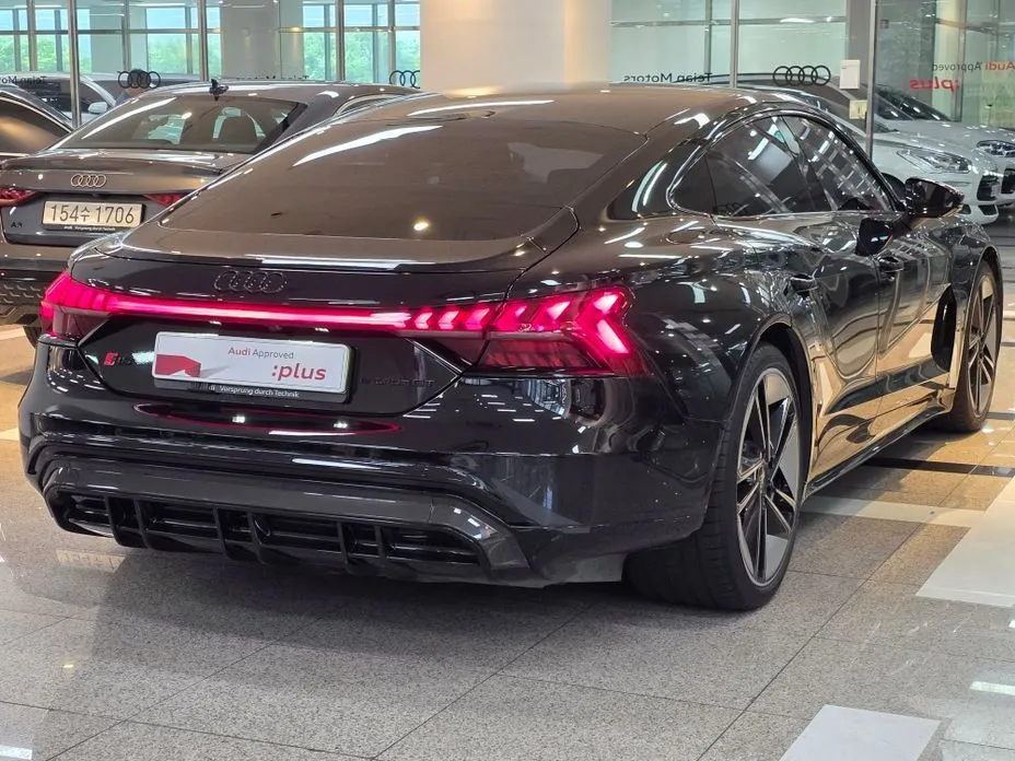 Audi RS e-tron GT 2022 из KR, фото 9