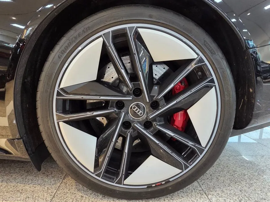 Audi RS e-tron GT 2022 из KR, фото 4