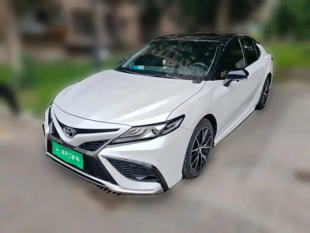 Toyota Camry — фото 5