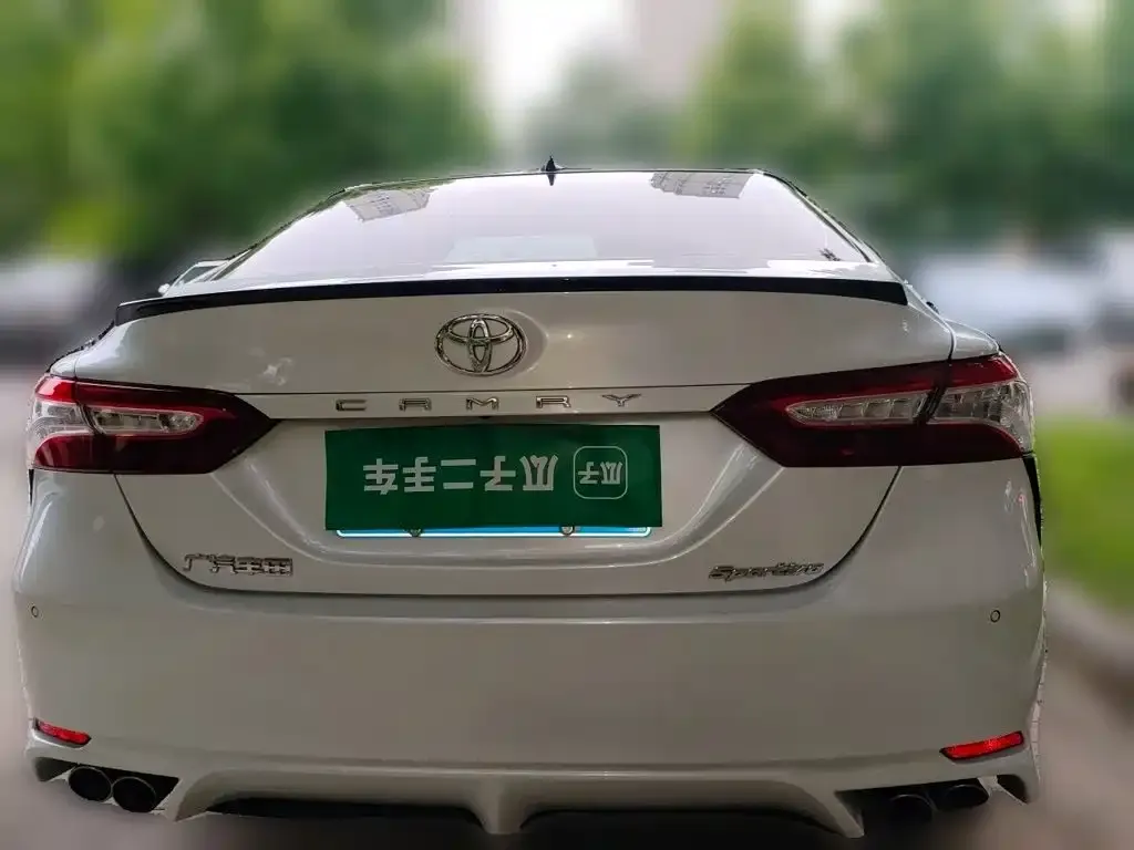 Toyota Camry — фото 3