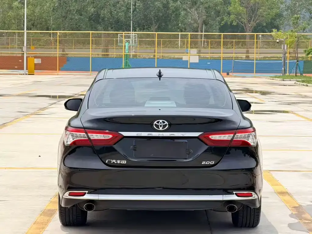 Toyota Camry — фото 4