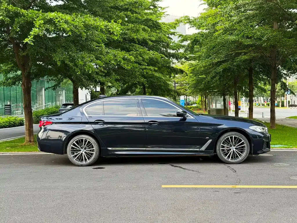 BMW 5 Series — фото 7