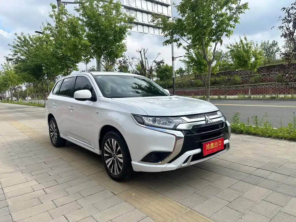 Mitsubishi Outlander 2023 из CN, фото 9